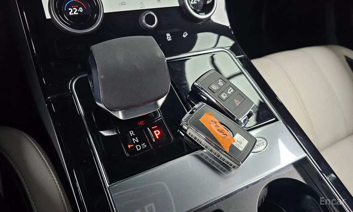 Фото 9 - Land Rover Range Rover Velar
