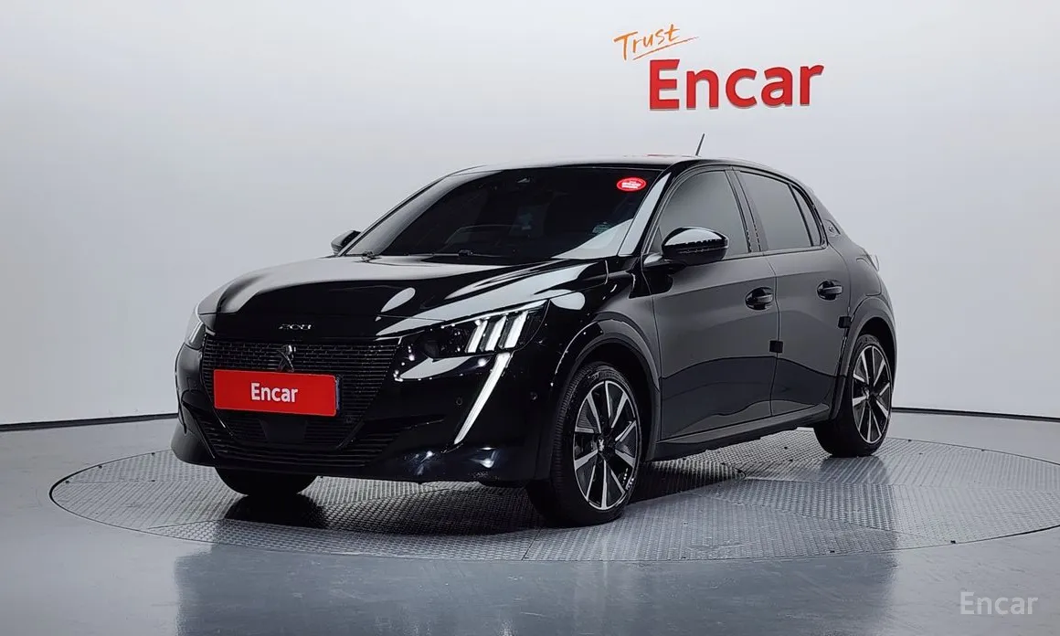 Фото 1 - Peugeot 208