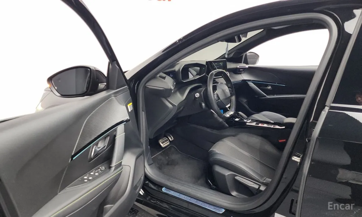 Фото 10 - Peugeot 208