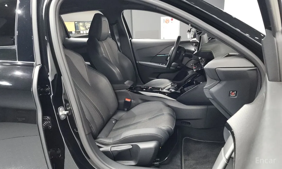 Фото 11 - Peugeot 208