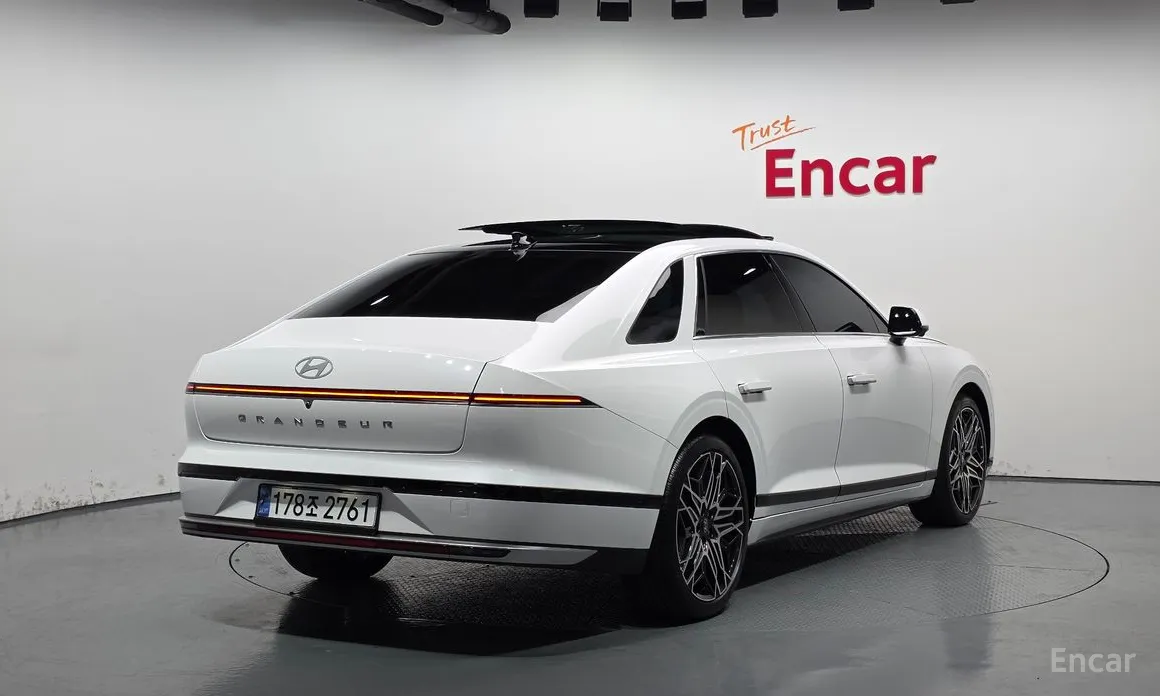 Фото 2 - Hyundai Grandeur