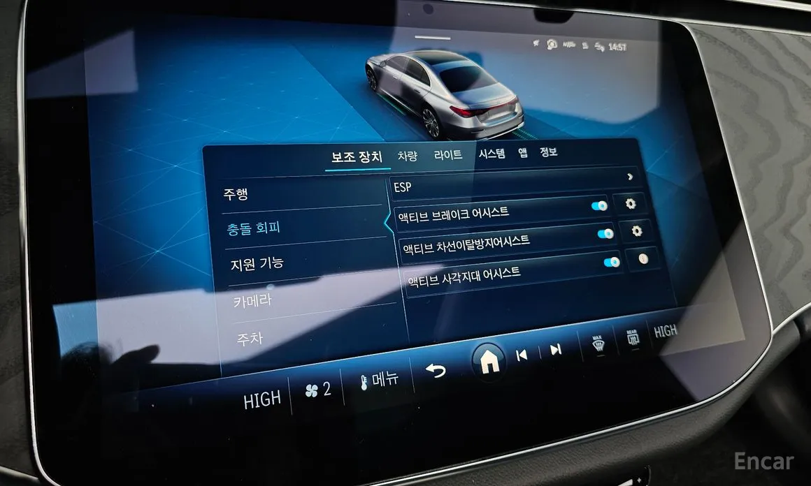 Фото 15 - Mercedes-Benz E-Class