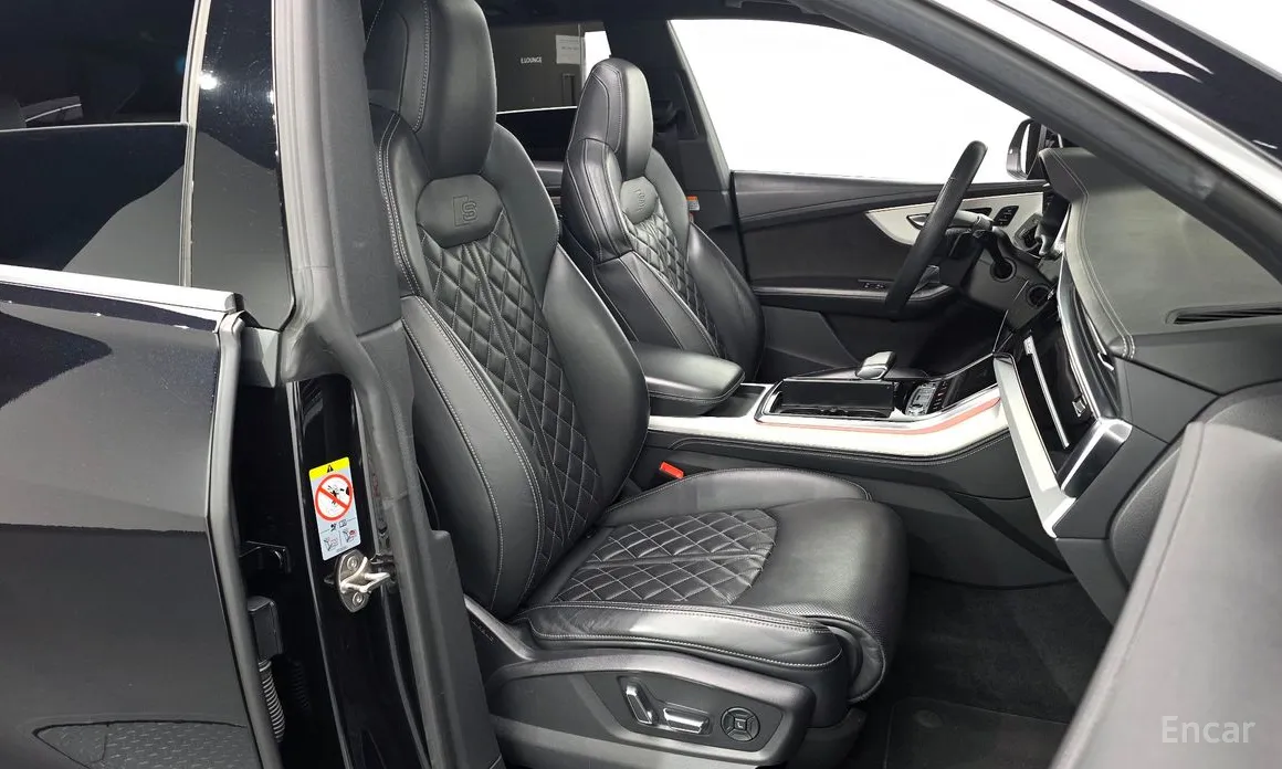 Фото 10 - Audi Q8