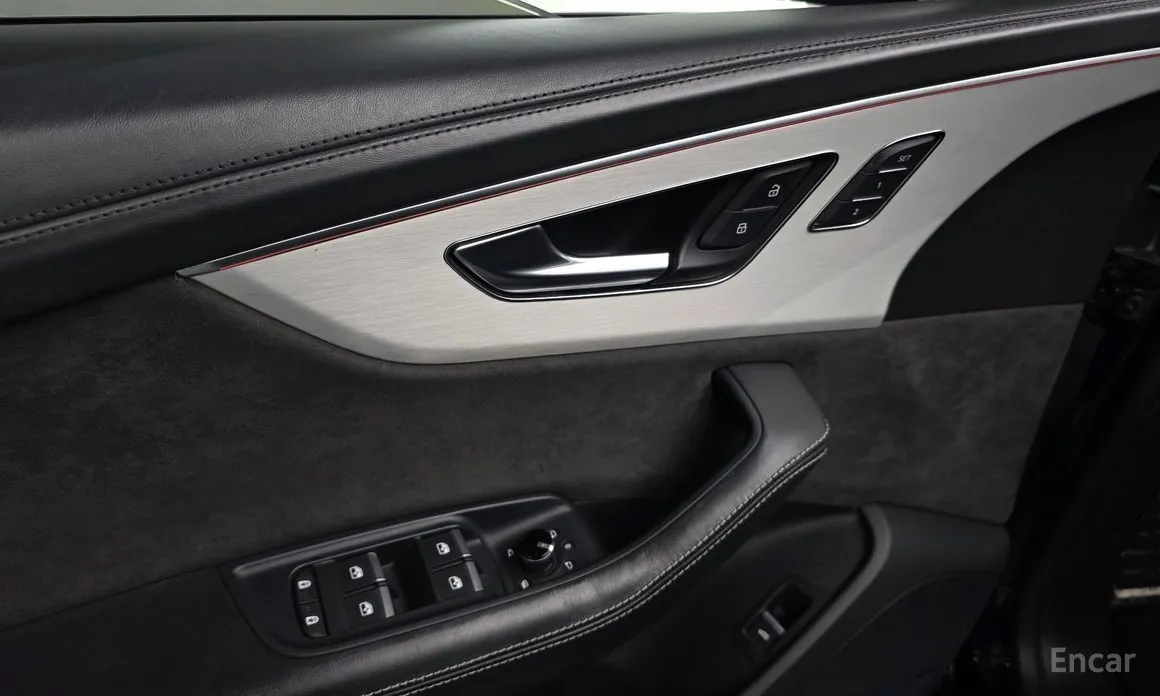 Фото 16 - Audi Q8