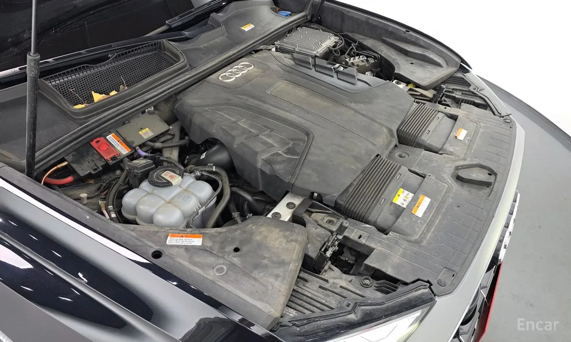 Фото 6 - Audi Q8