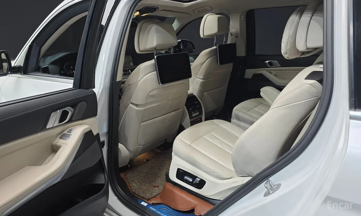 Фото 11 - BMW X7