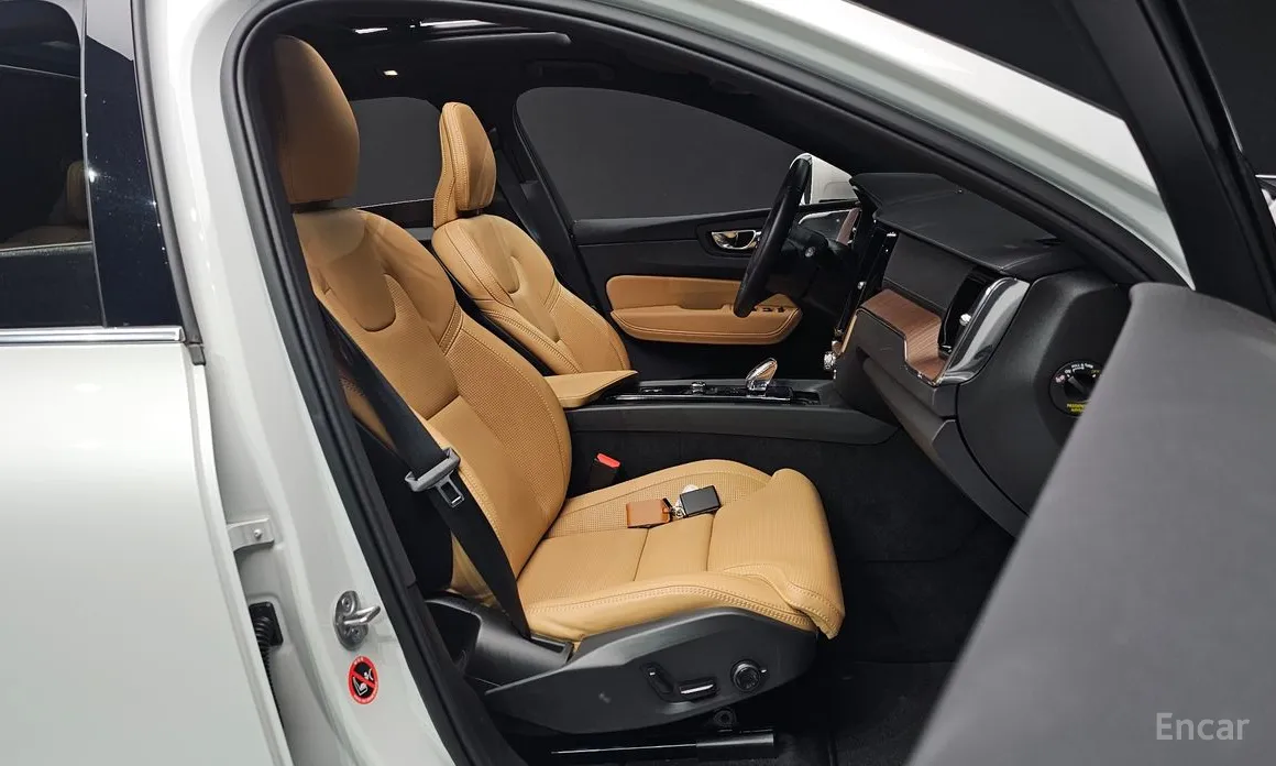 Фото 10 - Volvo XC60
