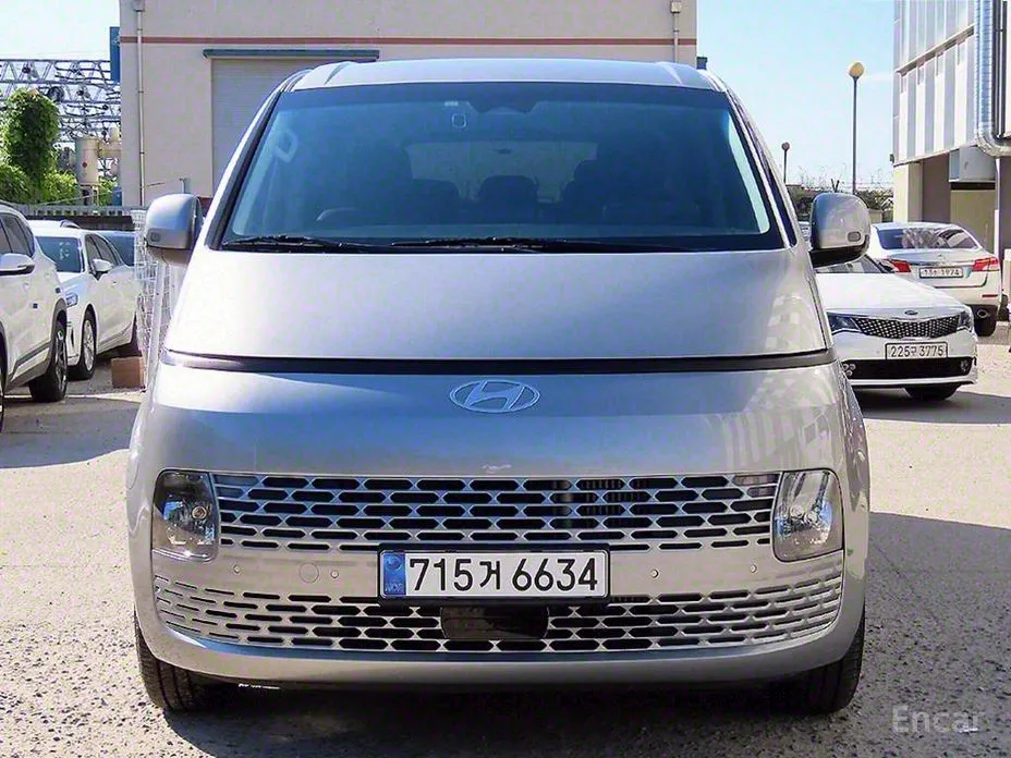 Фото 1 - Hyundai Staria