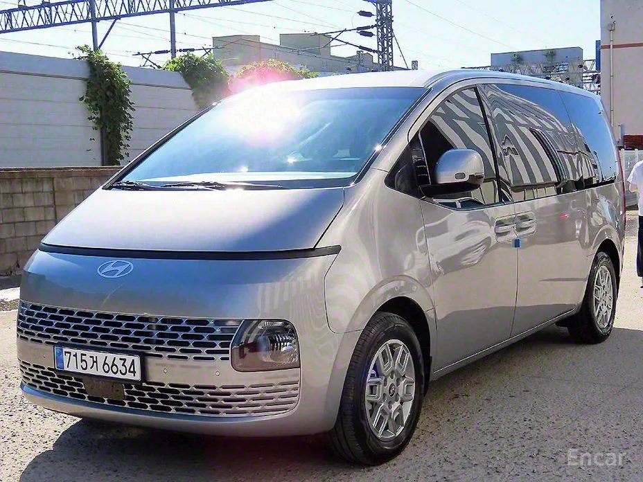 Фото 2 - Hyundai Staria