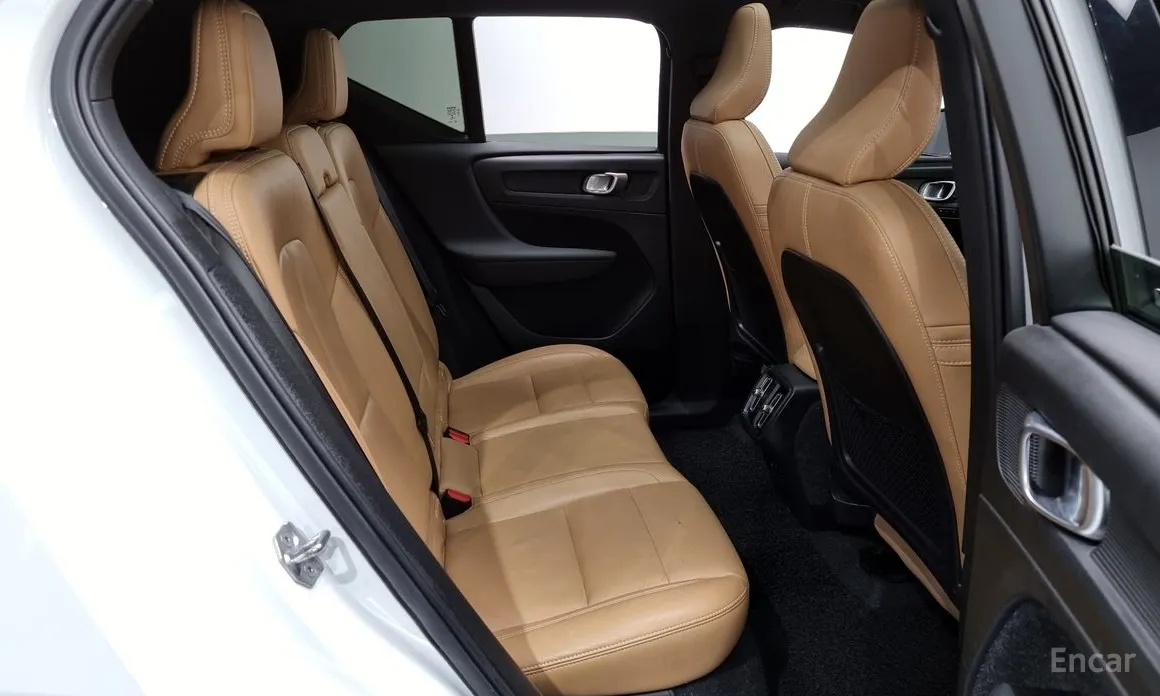 Фото 12 - Volvo XC40