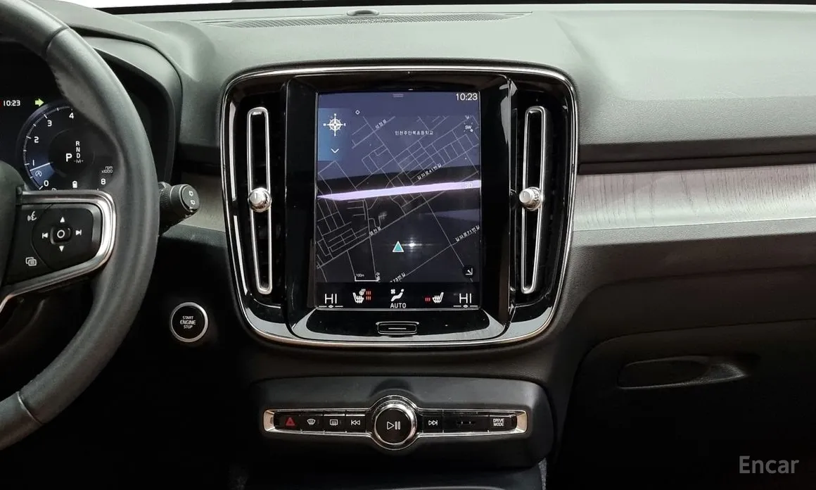 Фото 14 - Volvo XC40