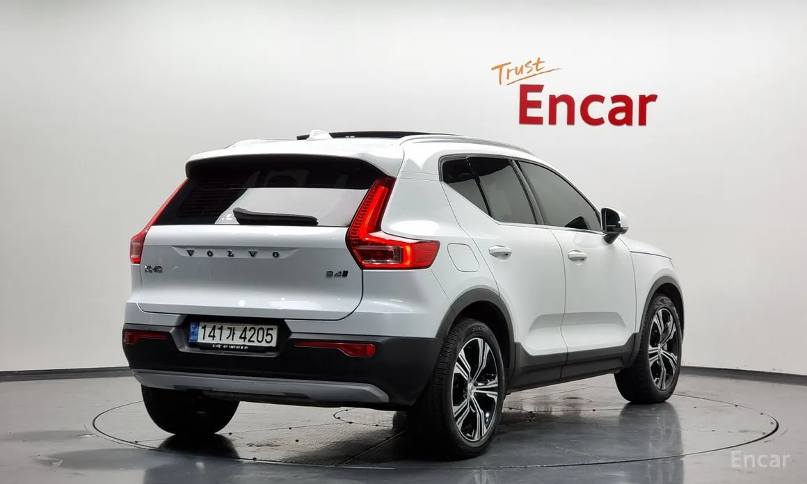 Фото 2 - Volvo XC40