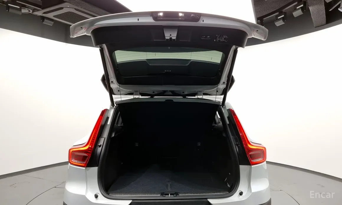 Фото 20 - Volvo XC40