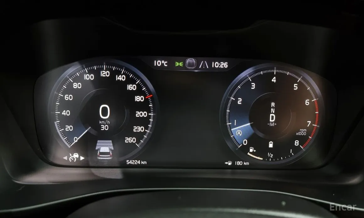 Фото 8 - Volvo XC40