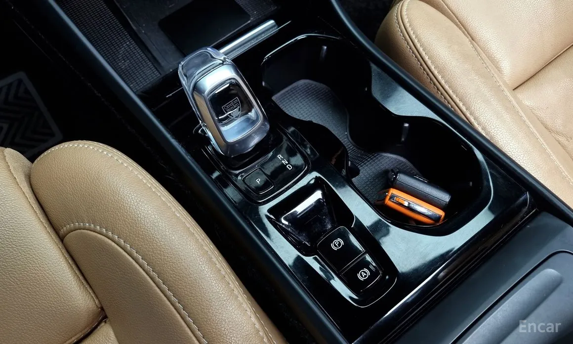 Фото 9 - Volvo XC40