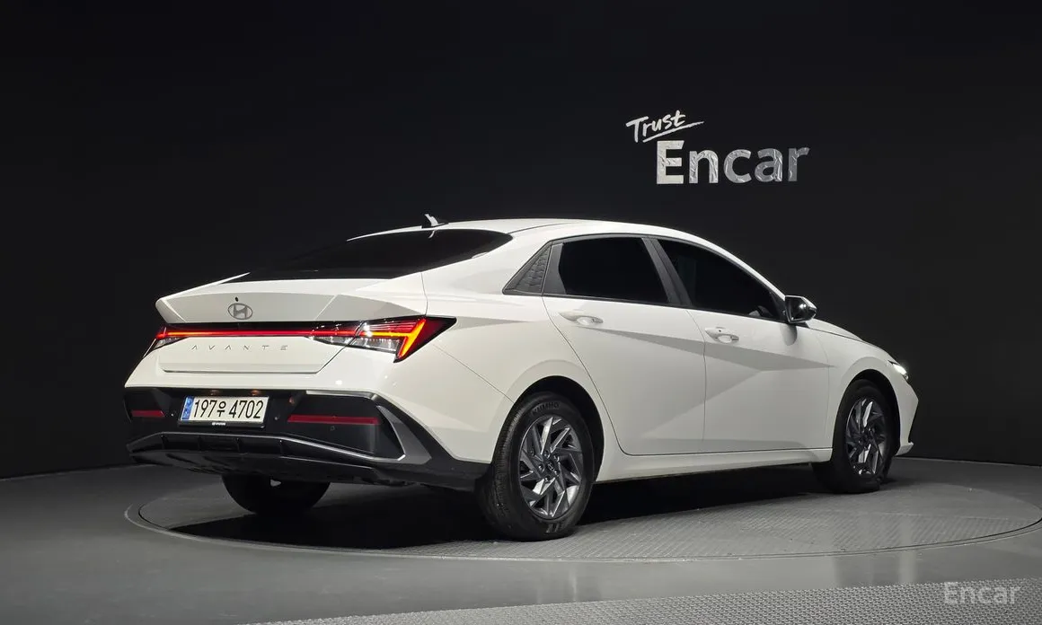 Фото 2 - Hyundai Avante