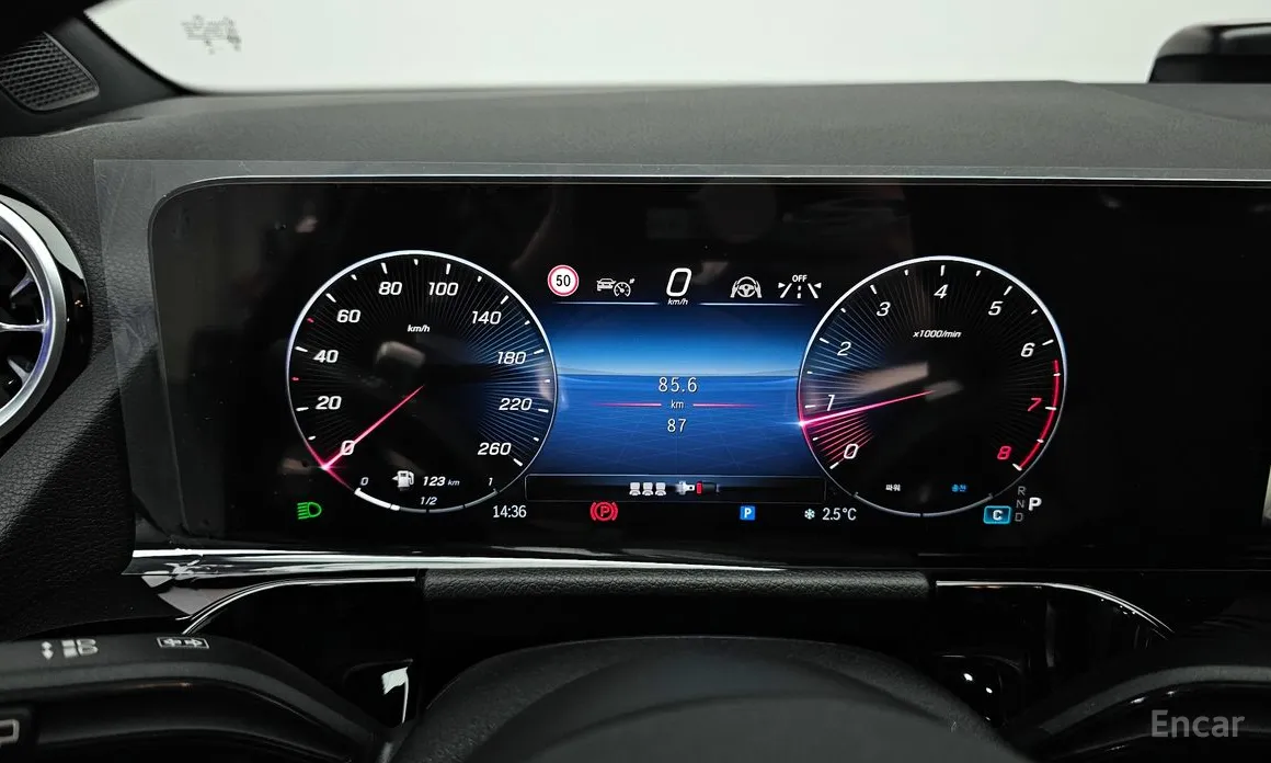 Фото 8 - Mercedes-Benz GLA-Class