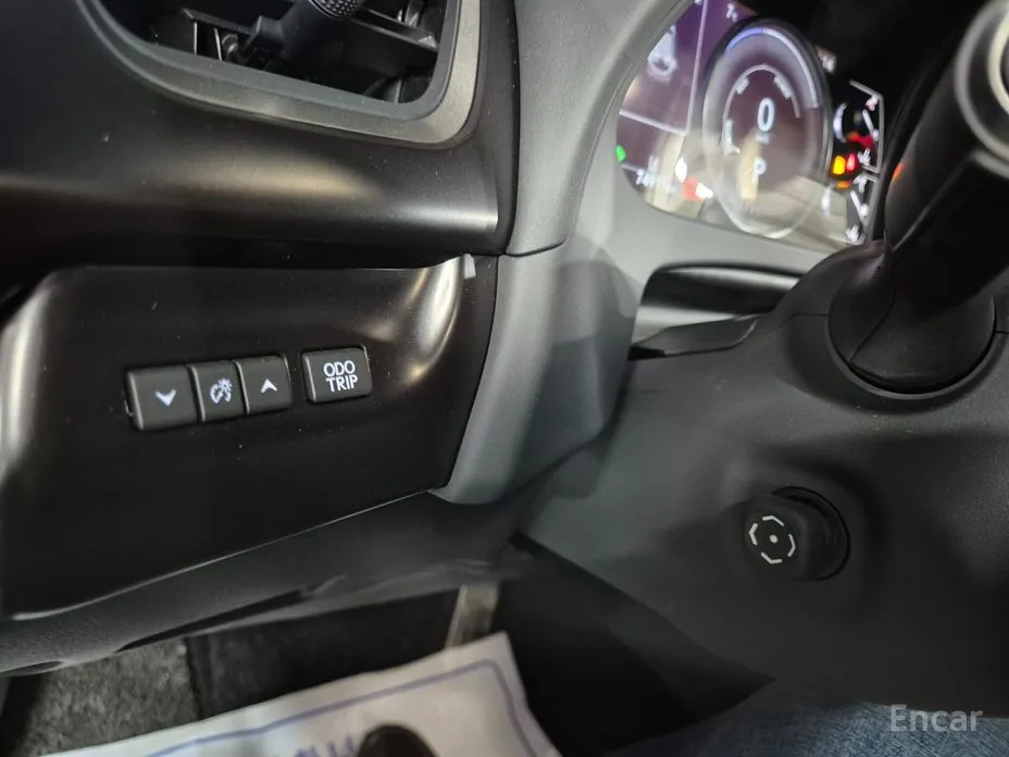 Фото 13 - Lexus UX