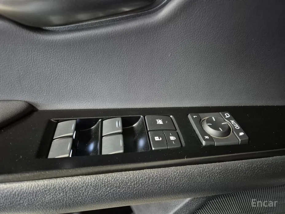 Фото 19 - Lexus UX