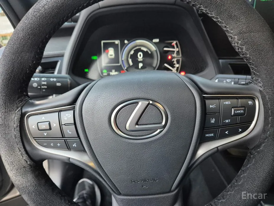 Фото 20 - Lexus UX