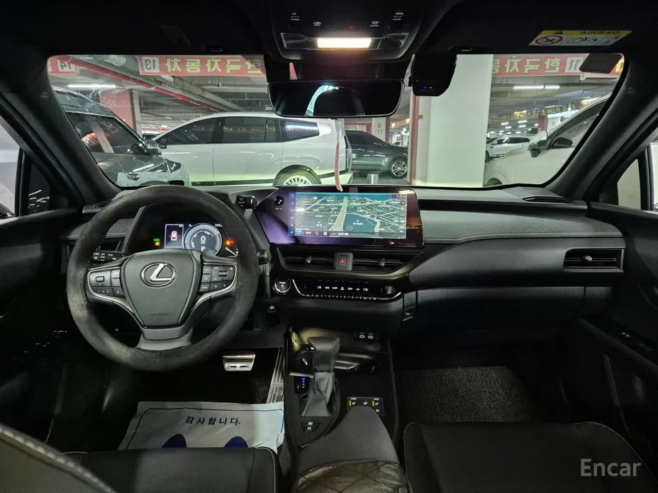 Фото 7 - Lexus UX