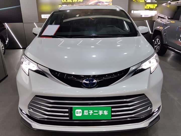 Фото 3 - Toyota Sienna