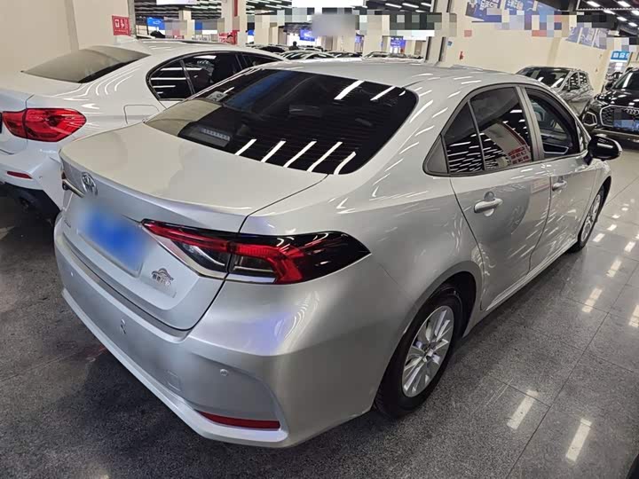 Фото 7 - Toyota Corolla