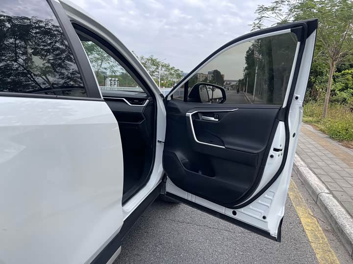 Фото 12 - Toyota Wildlander