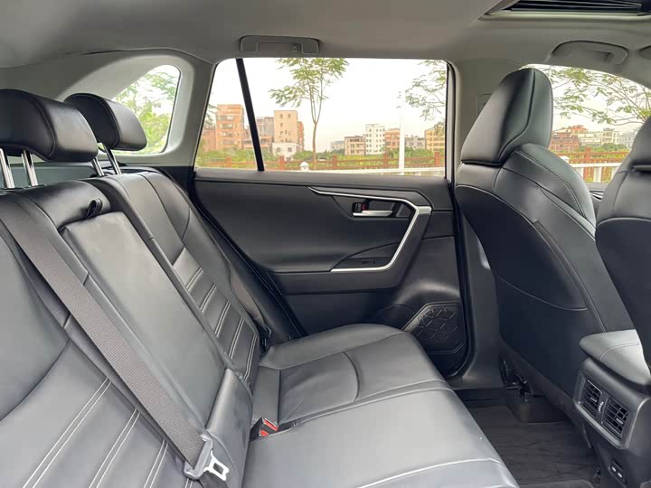 Фото 14 - Toyota Wildlander