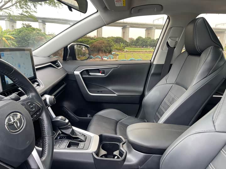 Фото 18 - Toyota Wildlander