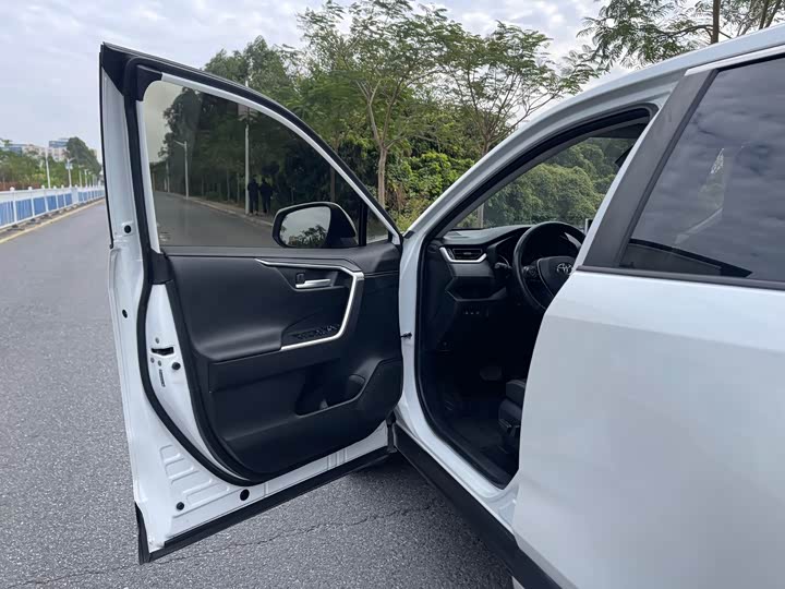 Фото 22 - Toyota Wildlander