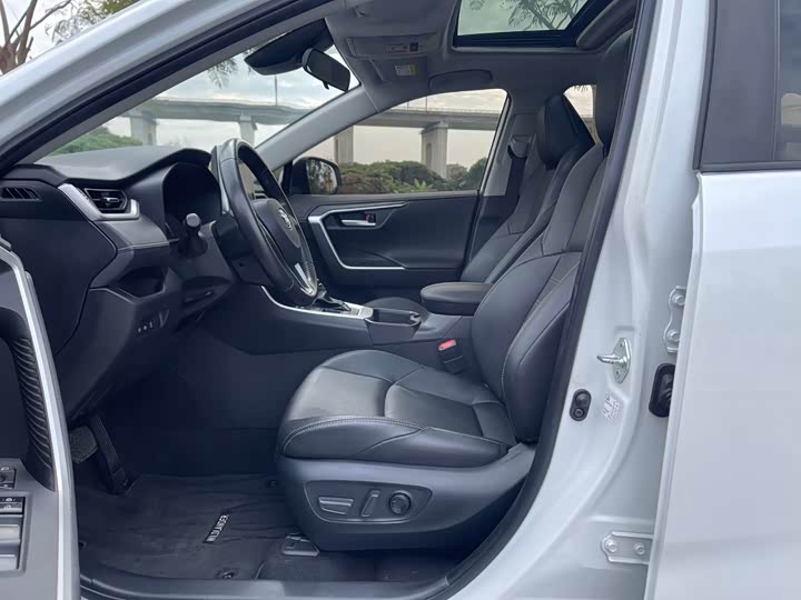 Фото 23 - Toyota Wildlander