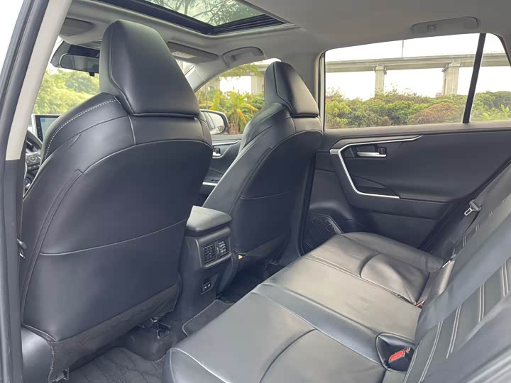 Фото 27 - Toyota Wildlander