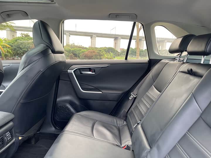 Фото 28 - Toyota Wildlander