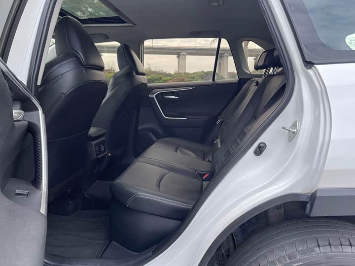 Фото 29 - Toyota Wildlander