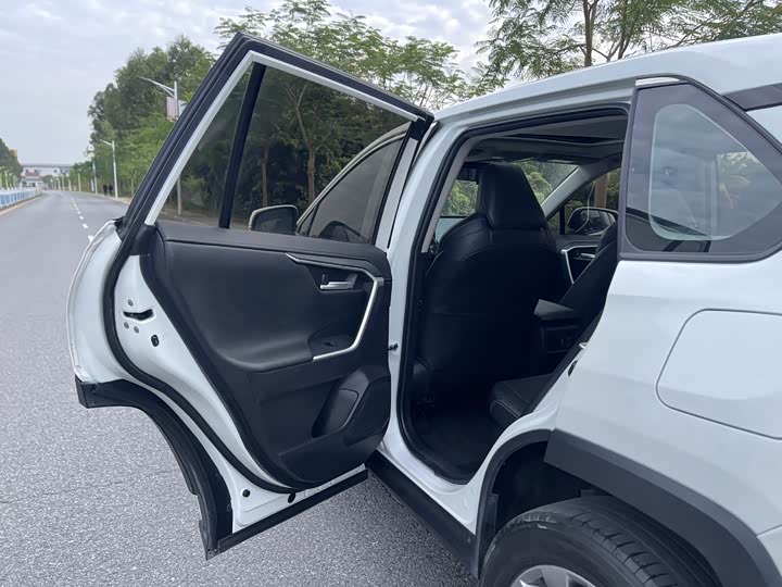 Фото 30 - Toyota Wildlander