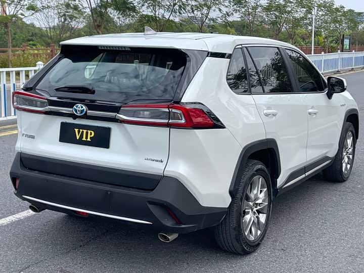 Фото 6 - Toyota Wildlander