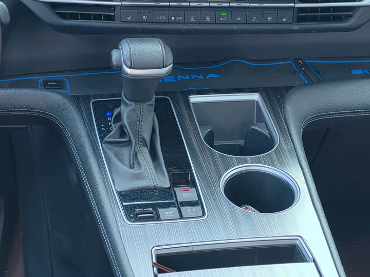 Фото 16 - Toyota Sienna