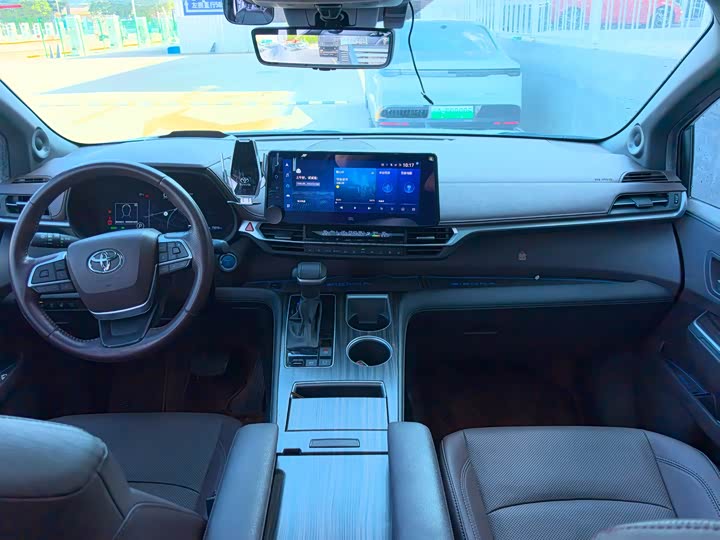 Фото 17 - Toyota Sienna