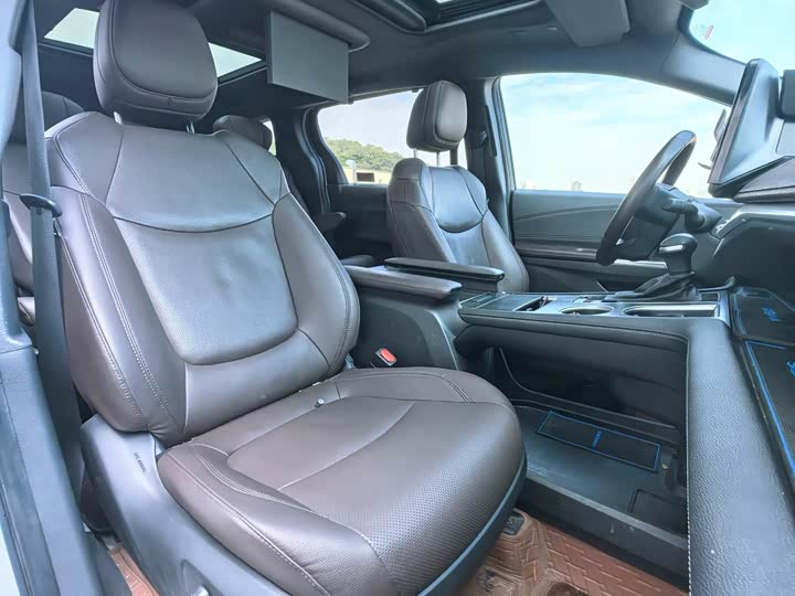 Фото 23 - Toyota Sienna