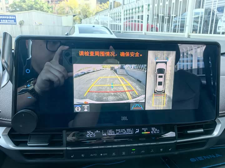 Фото 26 - Toyota Sienna