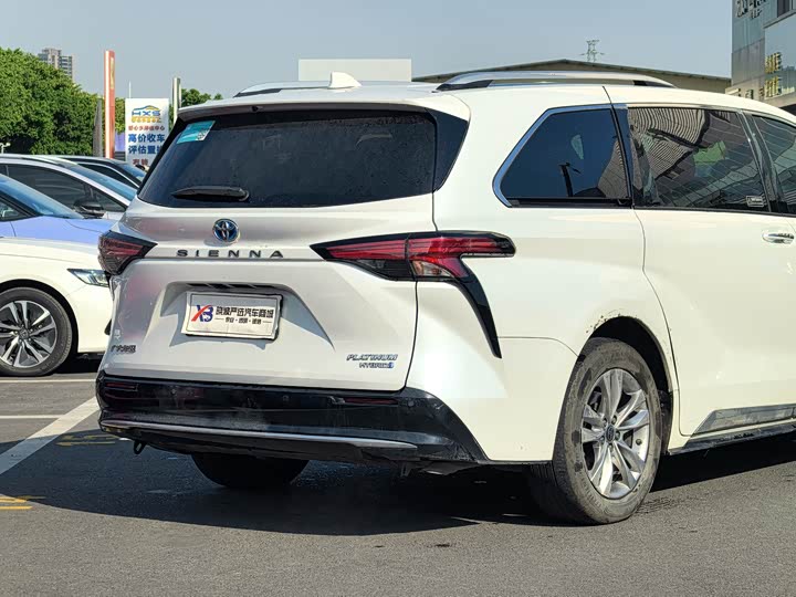 Фото 29 - Toyota Sienna