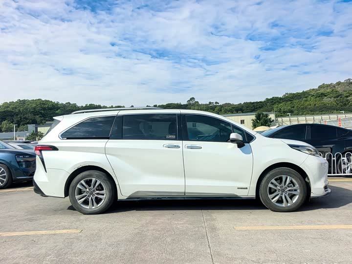 Фото 5 - Toyota Sienna