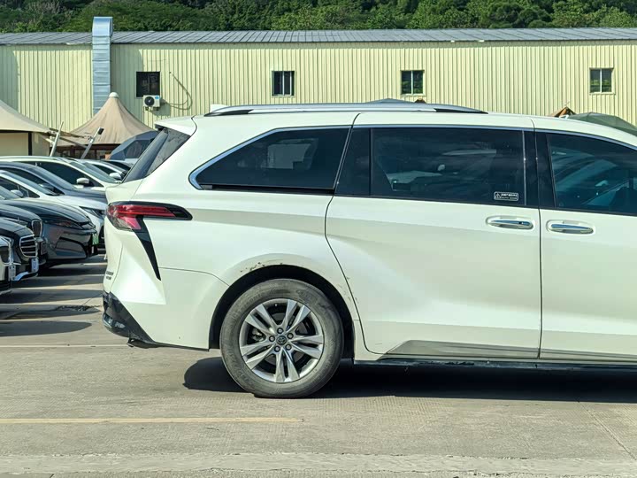 Фото 6 - Toyota Sienna