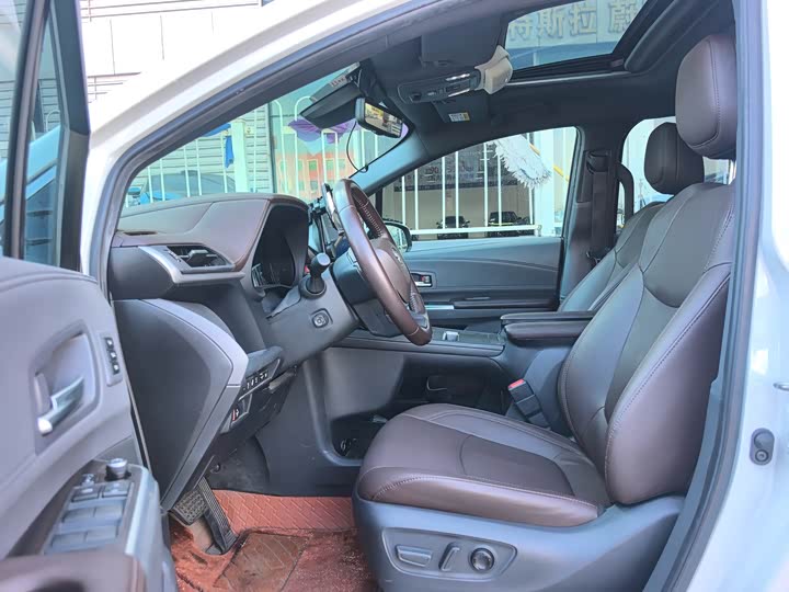 Фото 7 - Toyota Sienna