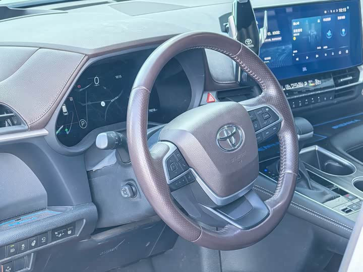 Фото 8 - Toyota Sienna