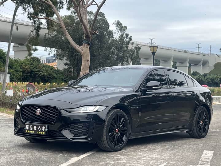 Фото 1 - Jaguar XE L