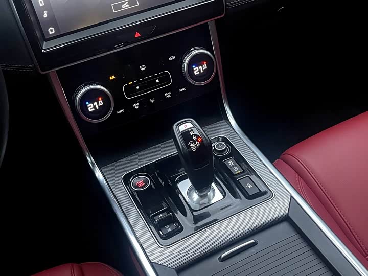 Фото 11 - Jaguar XE L