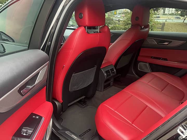 Фото 15 - Jaguar XE L