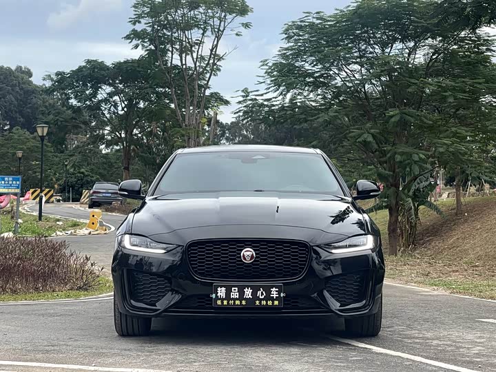 Фото 2 - Jaguar XE L
